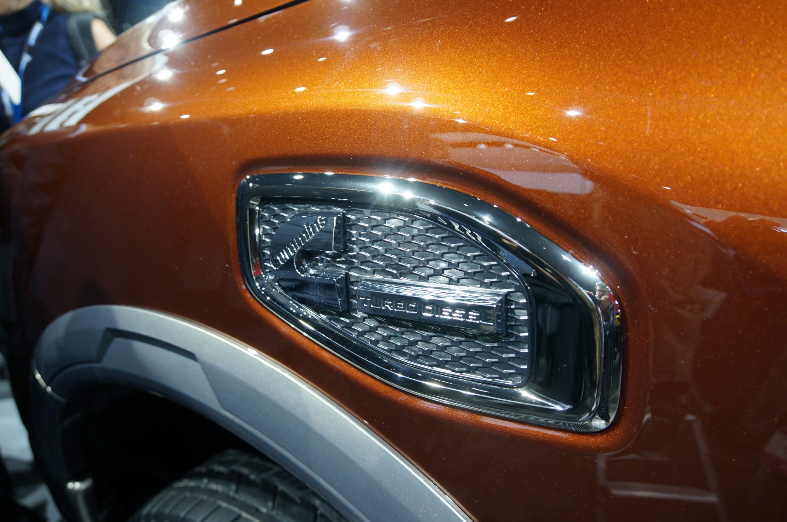 2016-nissan-titan-detroit-2015-36-1