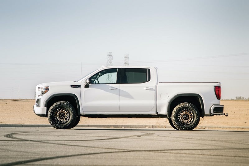 Cognito 3" Standard Leveling Kit With Rear Shocks for 20-25 GM 1500 3.0L Duramax LM2 and LZ0