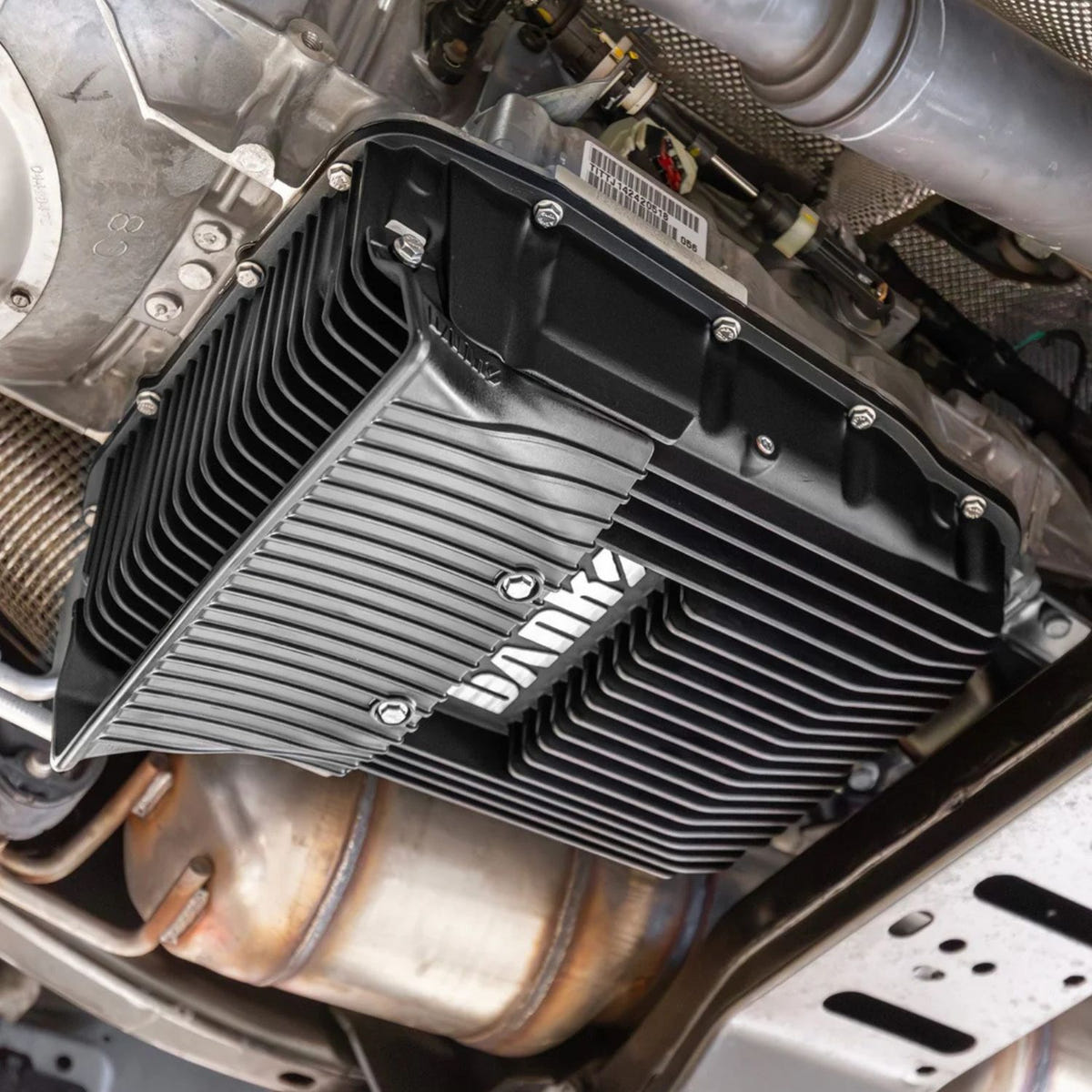 Heavy-duty RAM transmission pan for towing and heavy loads