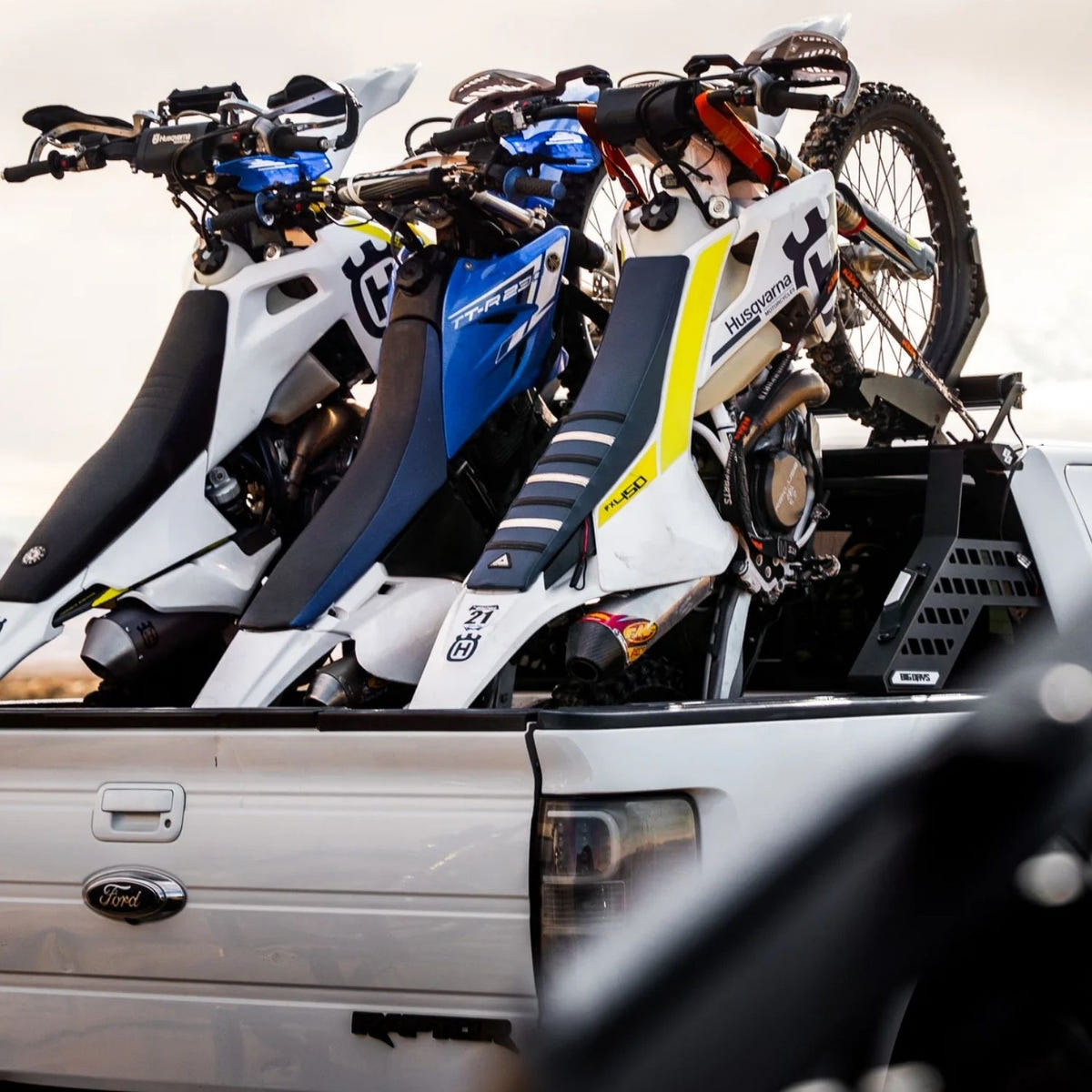 Heavy-duty pickup truck motorcycle rack for hauling multiple dirt bikes