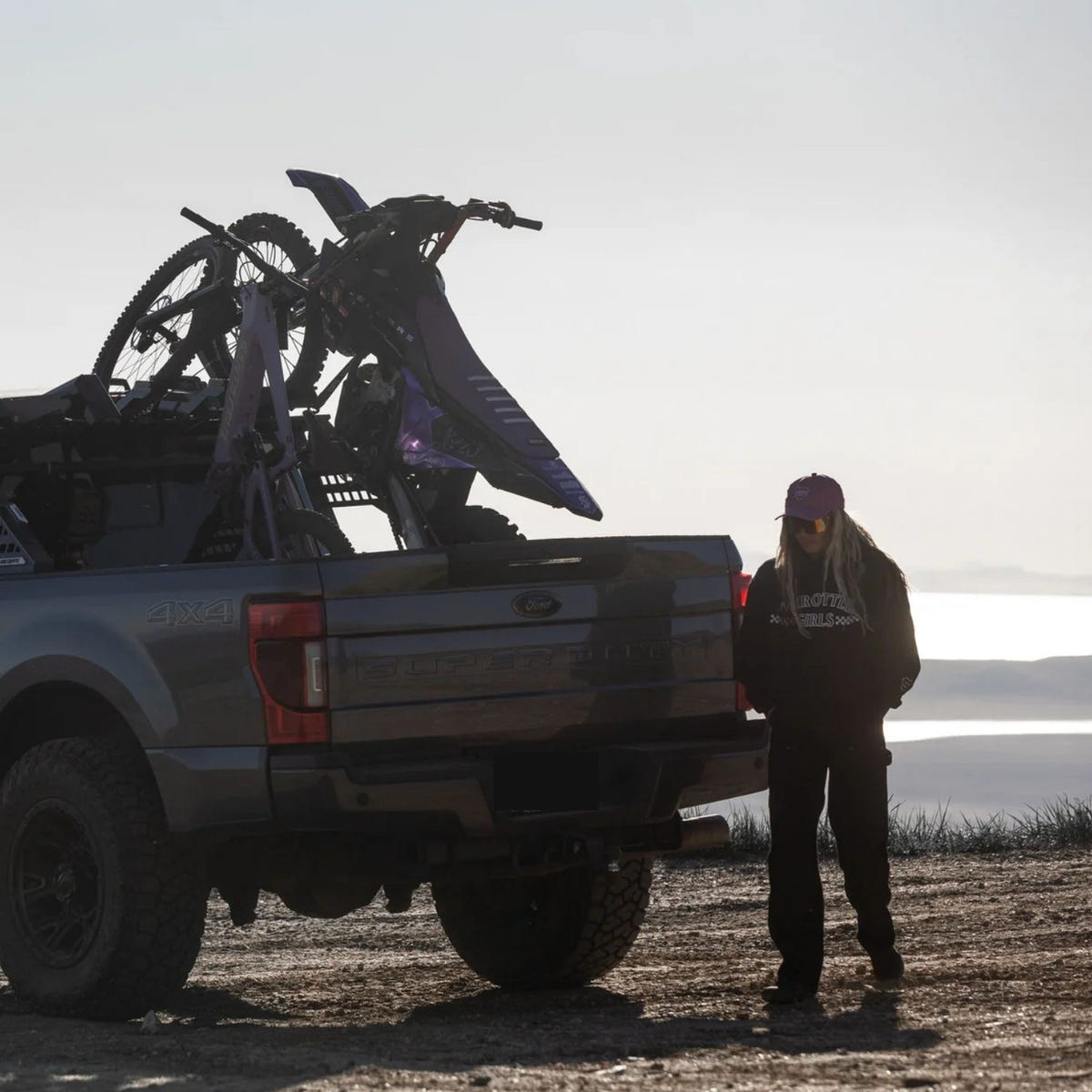 Heavy-duty pickup truck bike and motorcycle rack with integrated Headache Rack