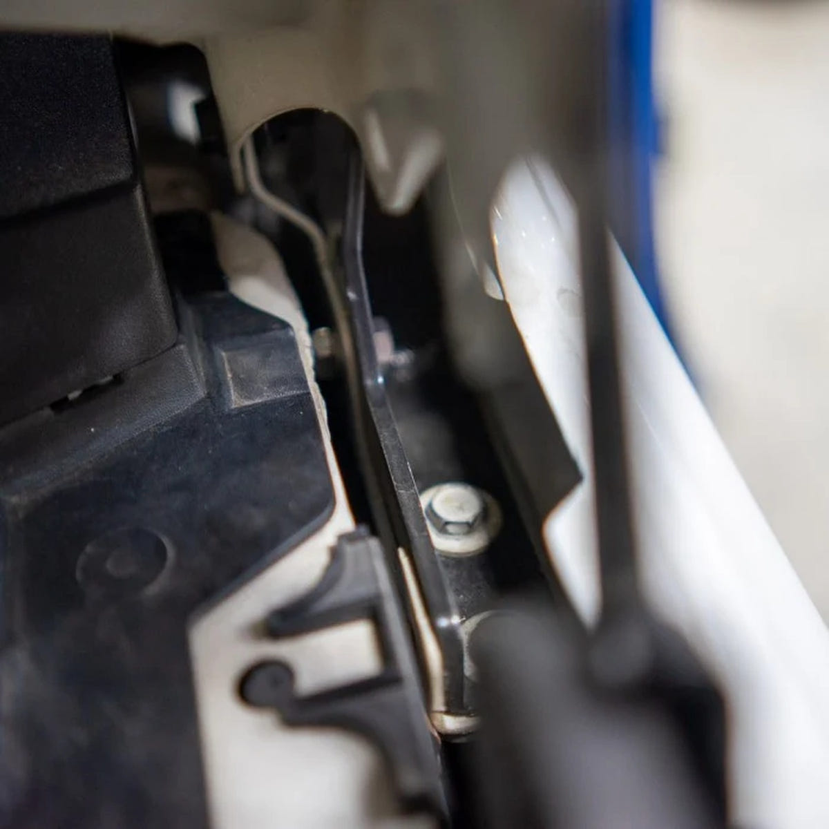 DMAXStore A-Pillar Light Mounting Kit 03-07 GM 2500HD/3500