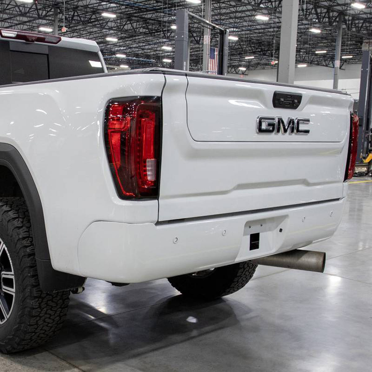 BHP Fiberglass Roll Pan 20-26 GM 2500HD/3500HD L5P