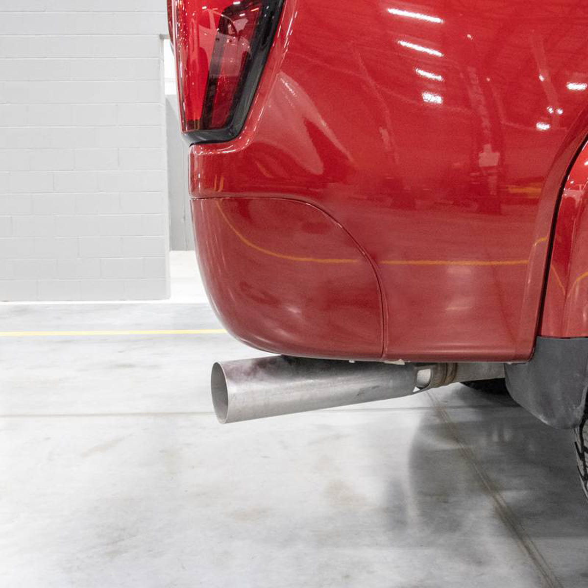 BHP Fiberglass Roll Pan 20-26 GM 2500HD/3500HD L5P