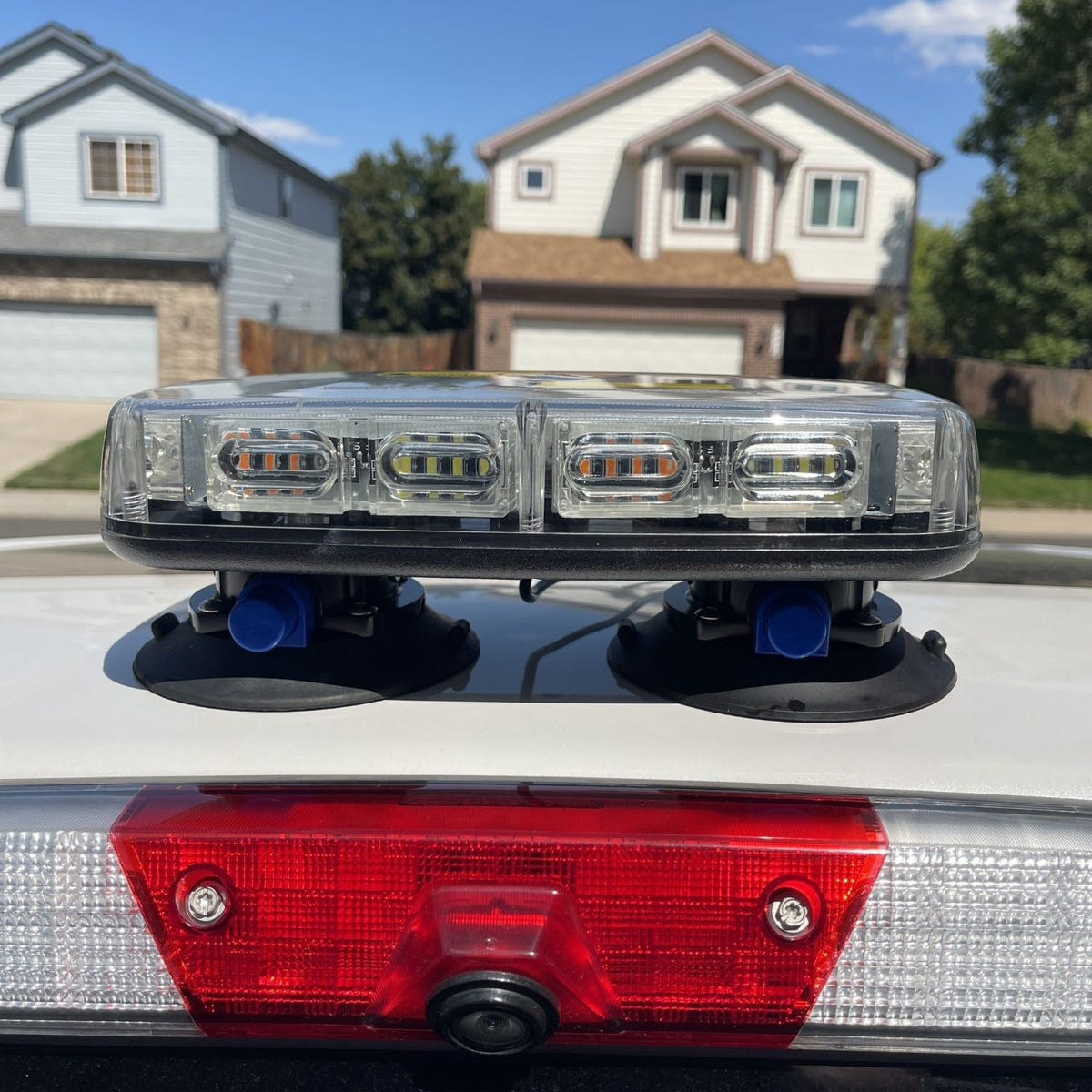 Integral Truck rooftop warning light with dual vacuum cup mounting system