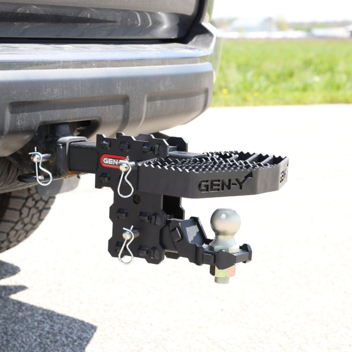 GEN-Y Phantom Series 2" Serrated Hitch Step