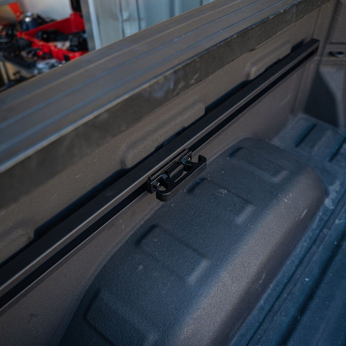 GMC Sierra HD Integral bedside rails with adjustable cargo tie-down cleats