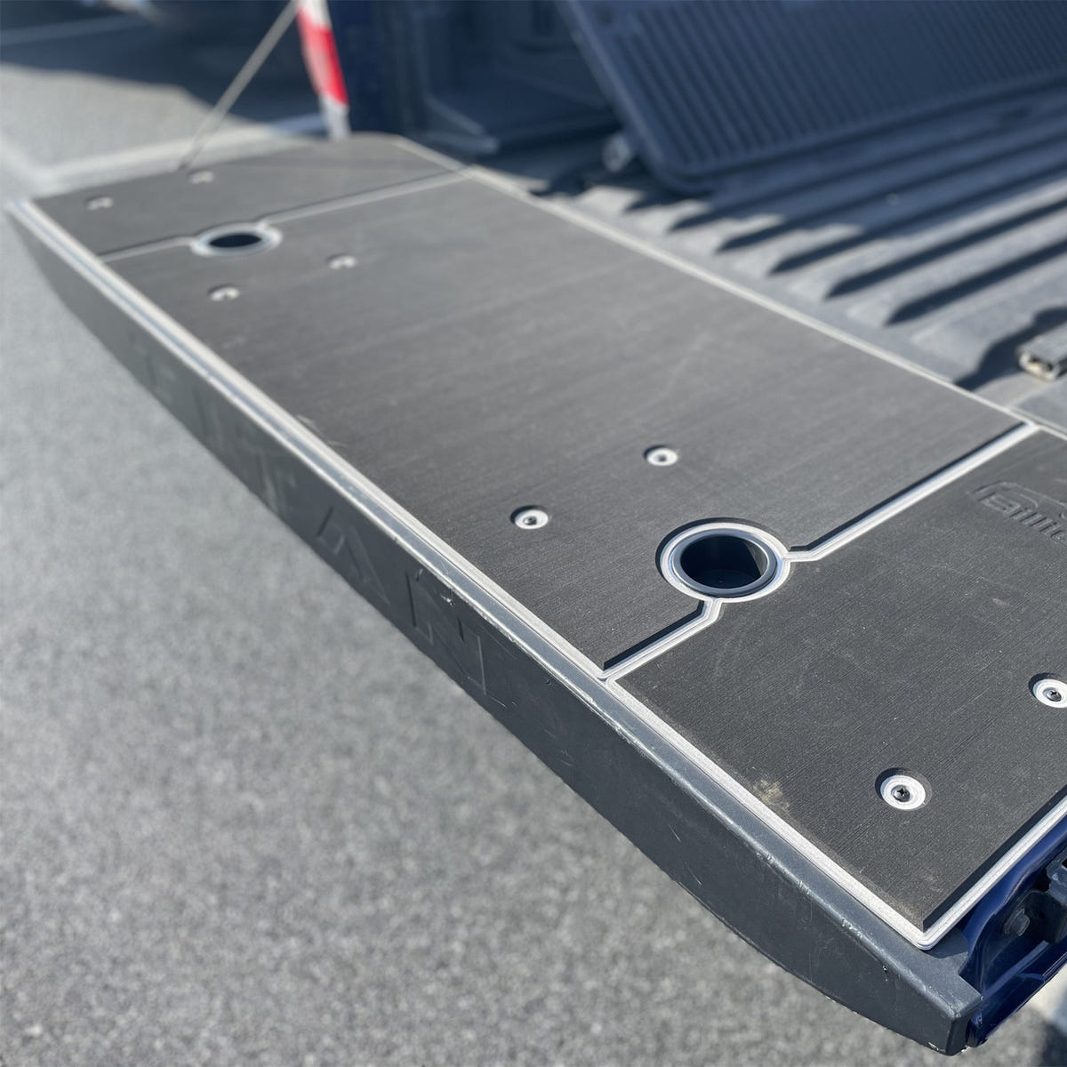 BillieBars Tailgate Cover 04-26 Nissan Titan