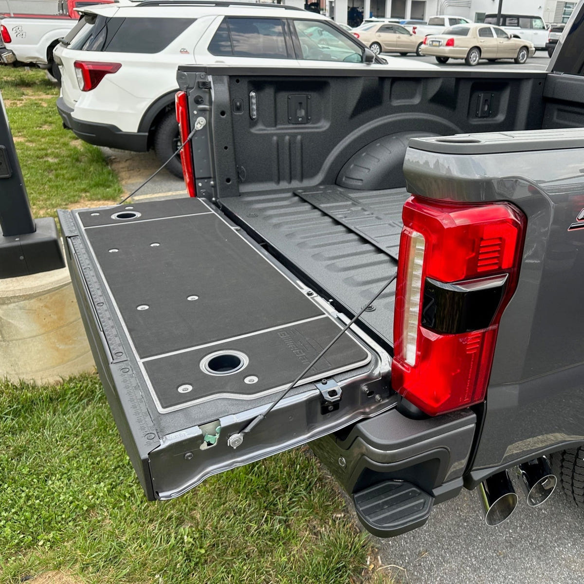 Billie Bars Tailgate Cover 23-25 Ford F-250/F-350