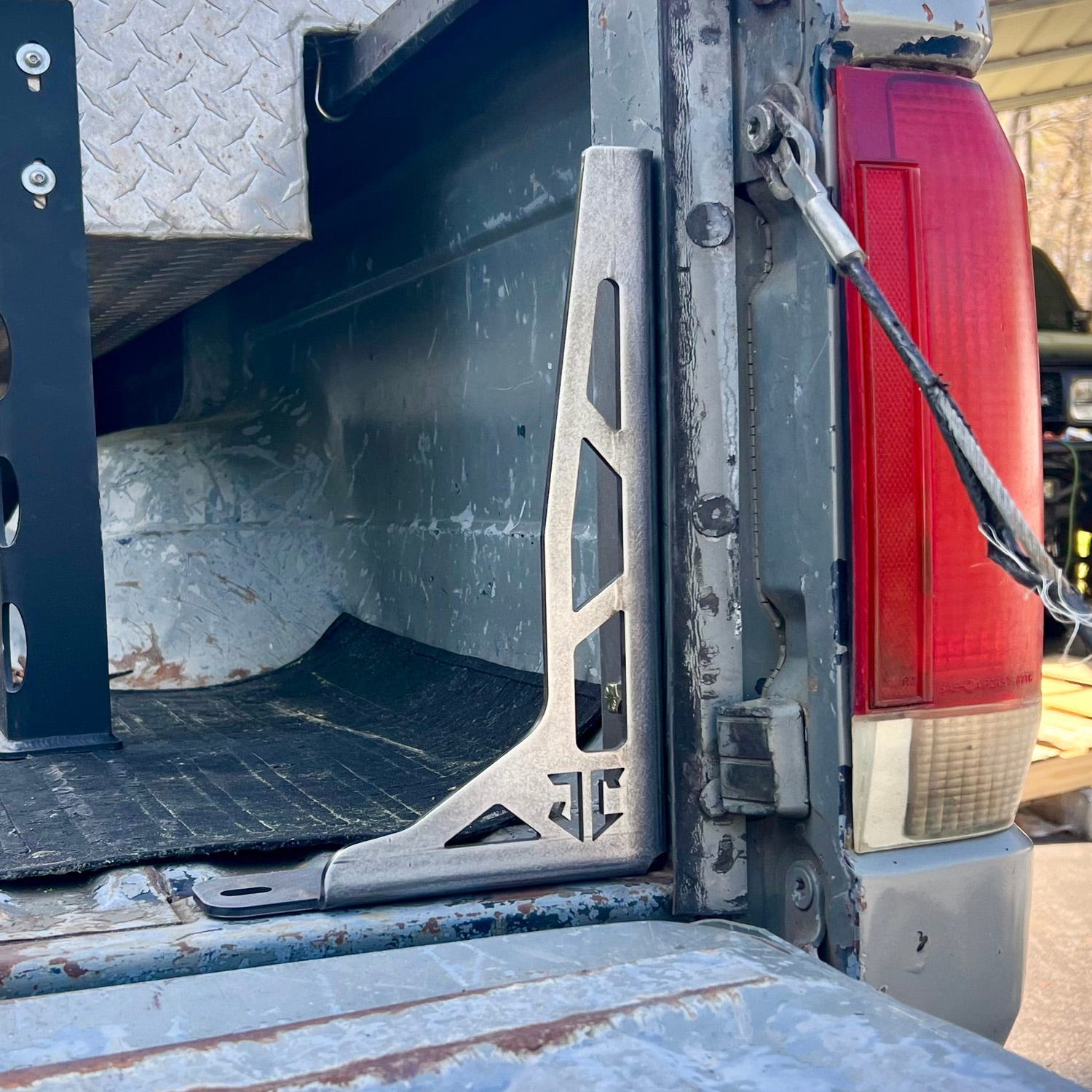 JC Customs Bed Stiffeners/Bed Tie Downs 80-97 Ford F-250/F-350