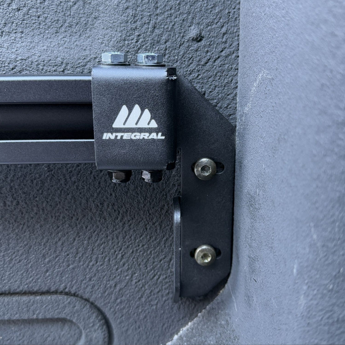 Integral aluminum bulkhead rail with powder-coated finish and stainless hardware for Ford Super Duty
