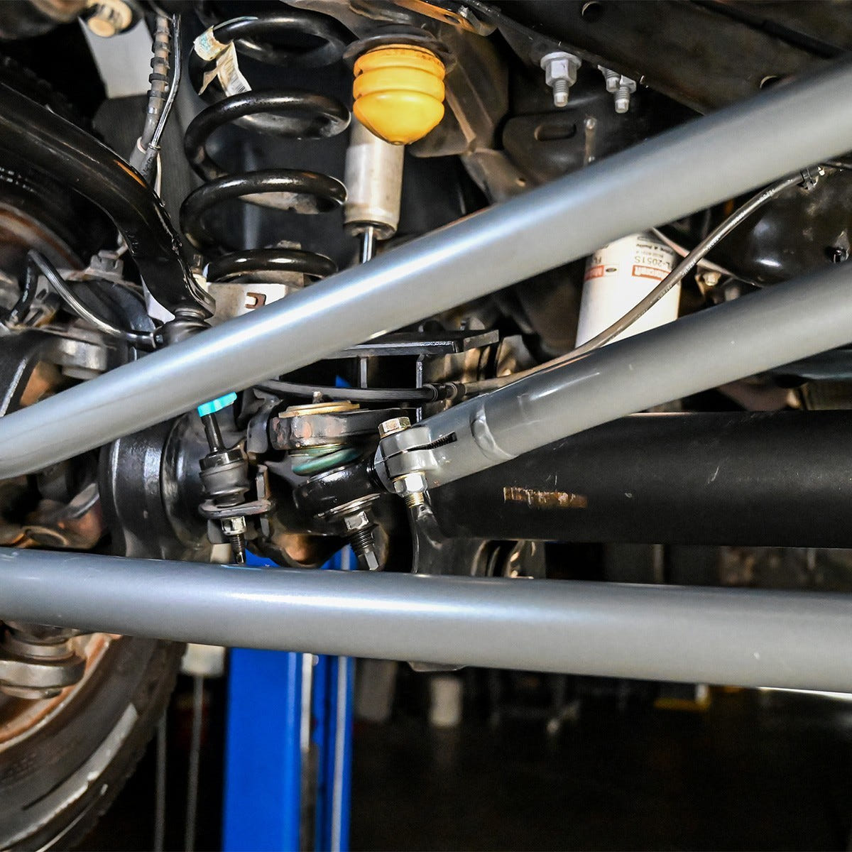 Synergy 2005 + Ford Super Duty F 250 / F 350 / F 450 / F 550 / F 600 Heavy Duty Adjustable Front Track Bar