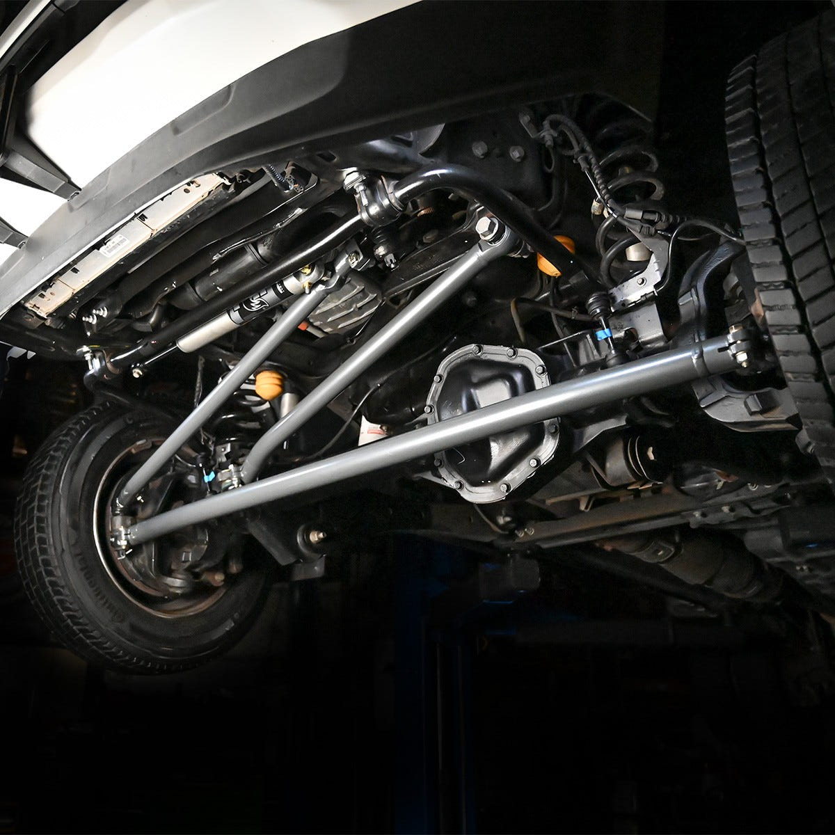 Synergy 2005 + Ford Super Duty F 250 / F 350 / F 450 / F 550 / F 600 Heavy Duty Adjustable Front Track Bar