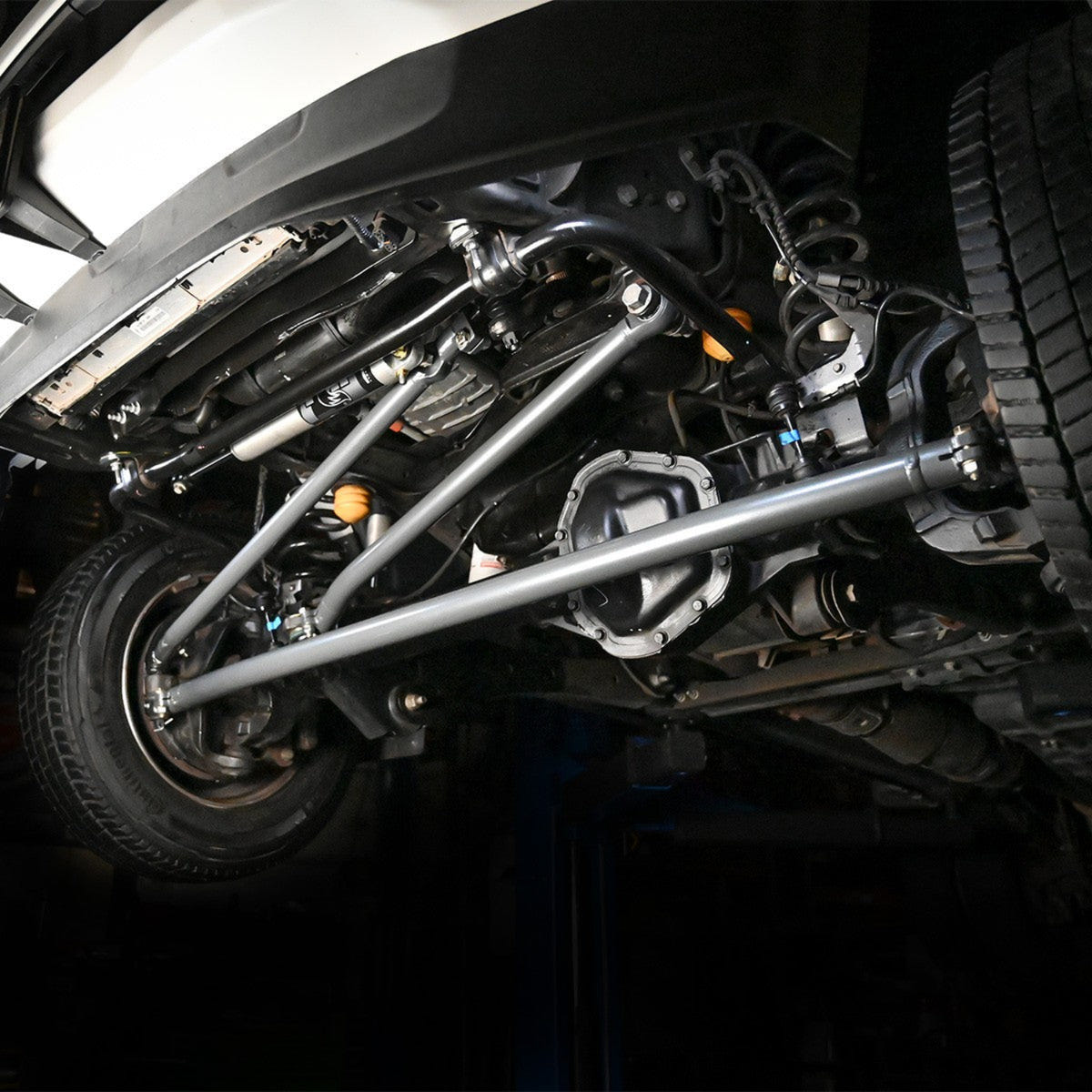 Synergy 2005 + Ford Super Duty F 250 / F 350 / F 450 / F 550 / F 600 Heavy Duty Adjustable Front Track Bar