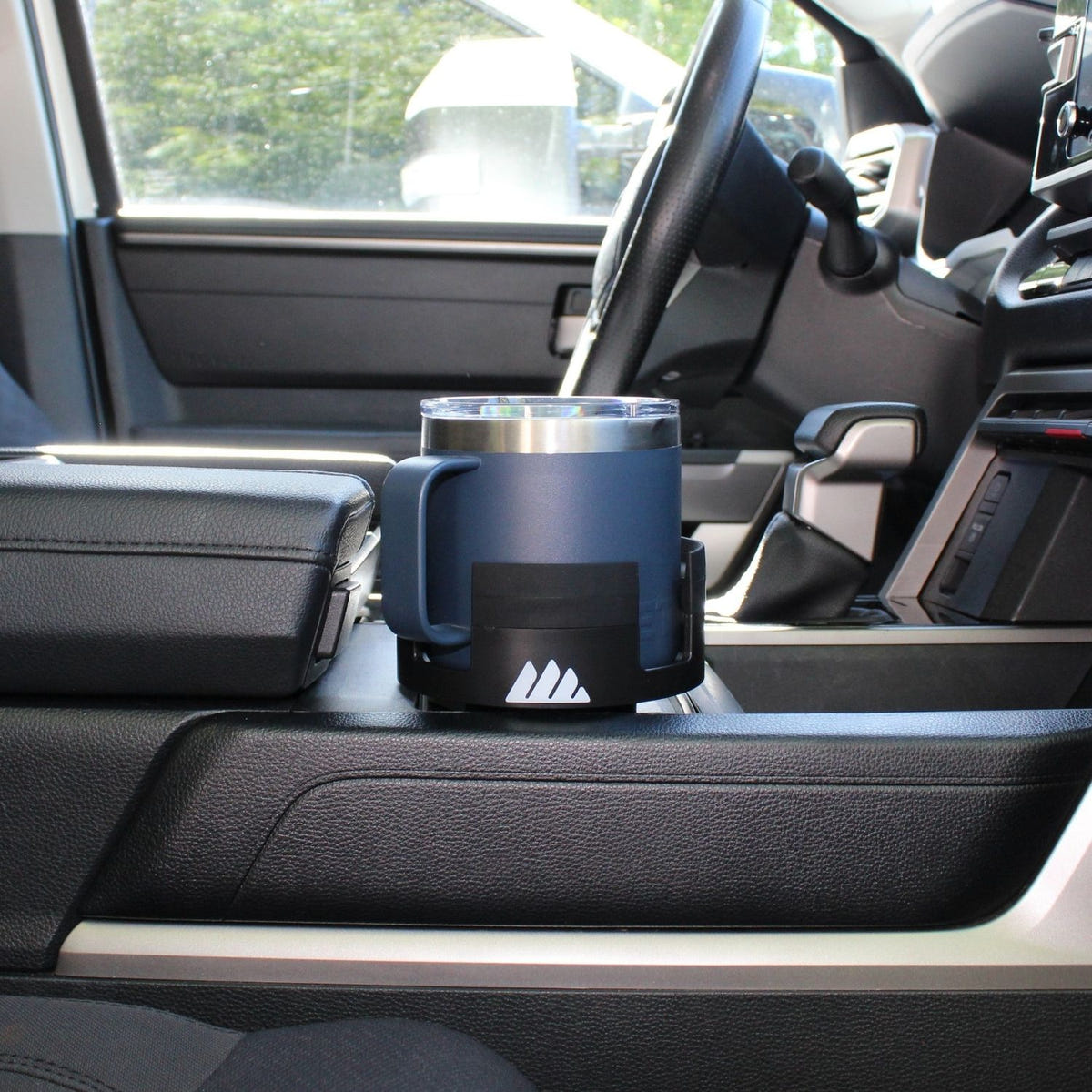 Universal expandable cup holder for oversized mugs and bottles