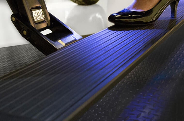 AMP Research Powerstep 99 16 Ford Powerstroke/Excursion