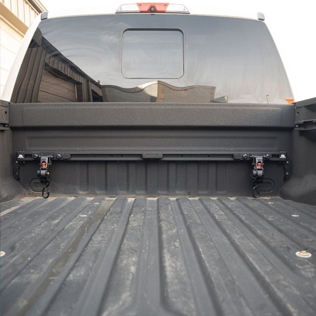 Integral Truck self-aligning cargo tie-down strap designed to reduce binding and tangles