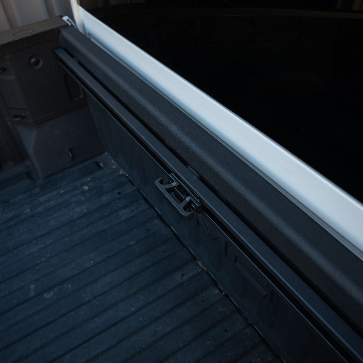 Front-mounted Integral Truck Bulkhead Rail for 2020-2026 Silverado HD and Sierra HD pickups